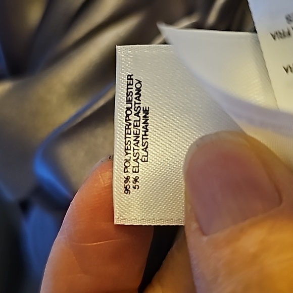 Women's shinny sleevless top. Color is called platinum.By nine West Size… - Picture 11 of 11